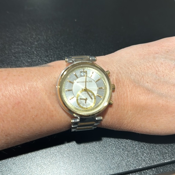 Michael Kors Watch - Picture 5 of 6